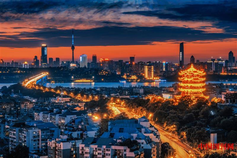 攝圖網(wǎng)_500597763_武漢黃昏火燒云長(zhǎng)江大橋黃鶴樓(企業(yè)商用).jpg