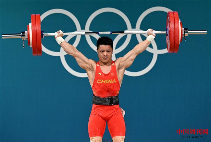在巴黎奧運會舉重男子61公斤級比賽中，中國選手李發(fā)彬奪得金牌。圖片來源：央視新聞.jpg