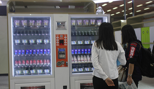 市面上的飲料自動售貨機怎么使用？“選-付-取”三步輕松解決